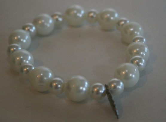 Pearly white beaded bracelet